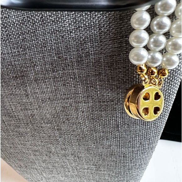 SALE!!!!  EUC! Vintage 3 Strand Fashion Pearl Necklace - Picture 9 of 9